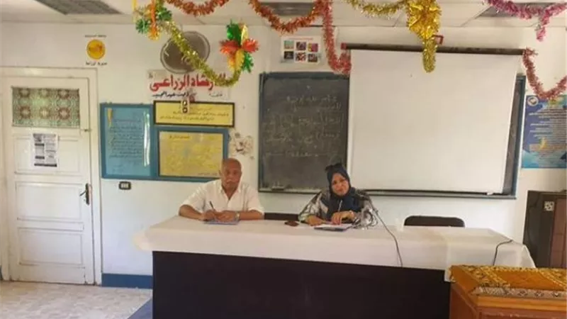 زراعة الإسماعيلية تناقش معاملات ما بعد جمع محصول العنب ..صور
