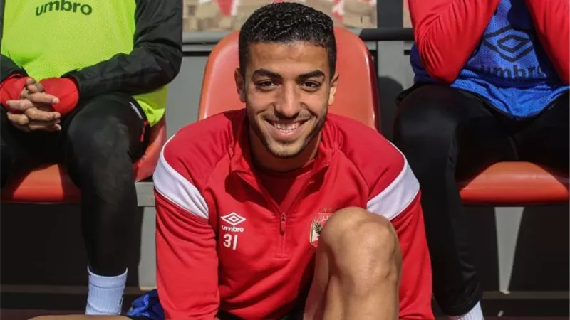 الأهلي يجدد عقد 