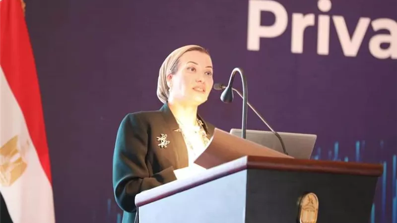 وزيرة البيئة تستعرض رؤية مصر لتحقيق النمو الأخضر بالشراكة مع القطاع الخاص