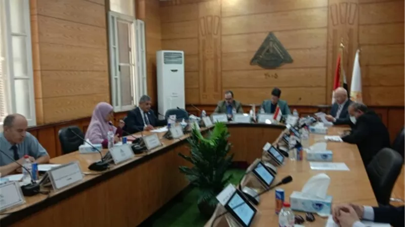 وحدة التخطيط الاستراتيجي بجامعة بنها تناقش الجدول الزمني للخطة الخمسية ٢٠٢٣ - ٢٠٢٨