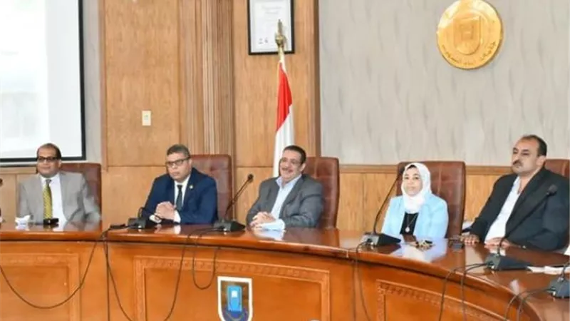 تكريم ٥٥ متدرب ببرنامج للوظائف القيادية في جامعة القناة ..صور
