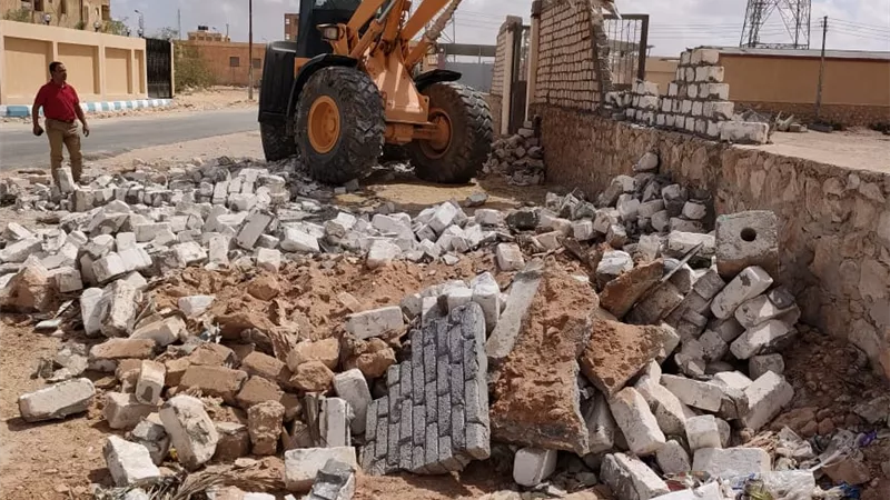 إزالة 20 حالة تعدٍ بالبناء على أملاك الدولة بمراكز مطروح في الموجة ال 18