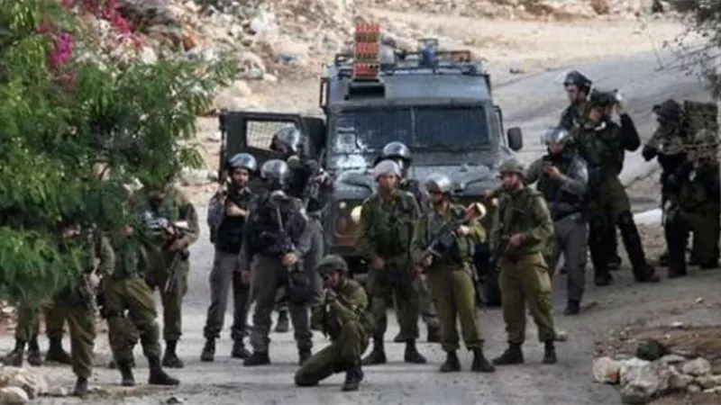 القوات الاسرائيلية تعتقل فلسطينيا من بلدة حوارة جنوب نابلس