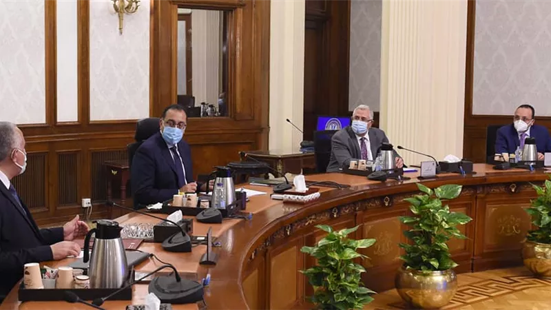 رئيس الوزراء يتابع الموقف التنفيذي للمشروع القومي لتأهيل الترع