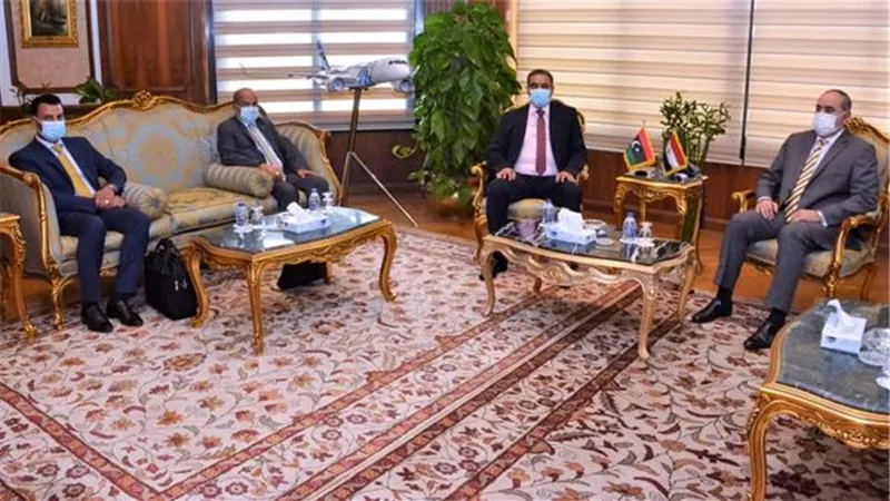 وزير الطيران المدنى يبحث سبل التعاون مع وزير المواصلات الليبى