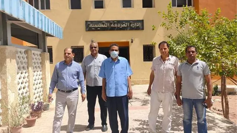 وكيل التعليم بالبحر الأحمر يتابع آخر المستجدات بإدارة الغردقة التعليمية