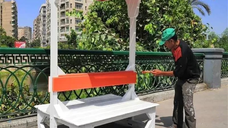 مقاعد ومظلات أمام معهد الأورام حرصاً على راحة المرضى