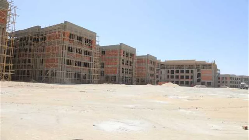 رئيس جامعة جنوب الوادي ومساعد وزير التعليم العالي يتفقدان منشآت الجامعة الاهلية