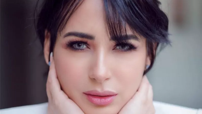 ساندي تكشف مأساتها على يد سمكري البني آدمين.. عرفني عليه كريم فهمي.. فيديو