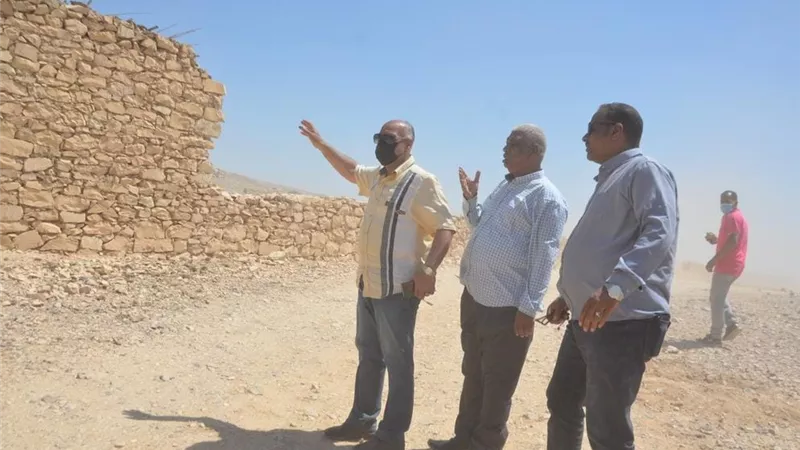 إزالة 108 حالة تعد على أراضى مشروعات وأملاك دولة في إسنا بالأقصر