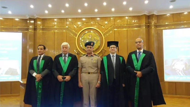 ضياء دويدار يحصل على الدكتوراه من أكاديمية ناصر
