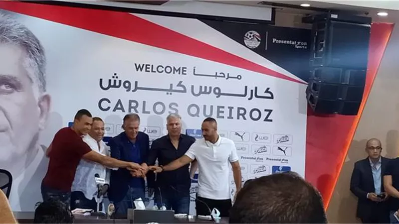 وزير الرياضة يجتمع بـ كيروش وجهازه المعاون
