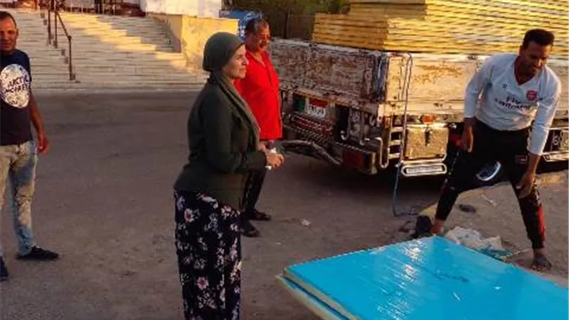رئيس مدينة سفاجا تقود حملة لرفع الإشغالات والتعديات على الأرصفة