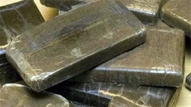 ضبط عامل بناء بفرش حشيش في مدينة رأس سدر