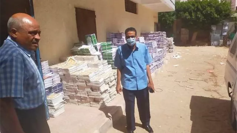 وكيل تعليم البحر الأحمر فى زيارة مفاجئة لمخازن المديرية