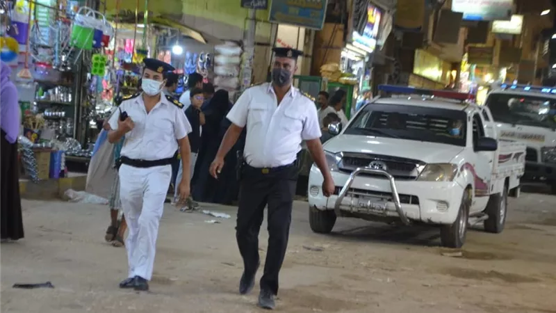 حملة مكبرة بإسنا جنوب الأقصر للحد من التكدسات المرورية وضبط المخالفين لأنظمة قواعد المرور