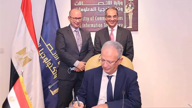 وزير الاتصالات يشهد توقيع اتفاق تعاون لتقديم ماجستير العلوم من جامعة كوينز الكندية