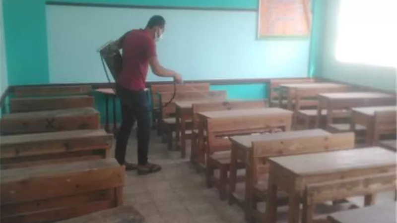 تكثيف حملات التأكد من الاجراءات الإحترازية وتعقيم المدارس في دمياط ..صور