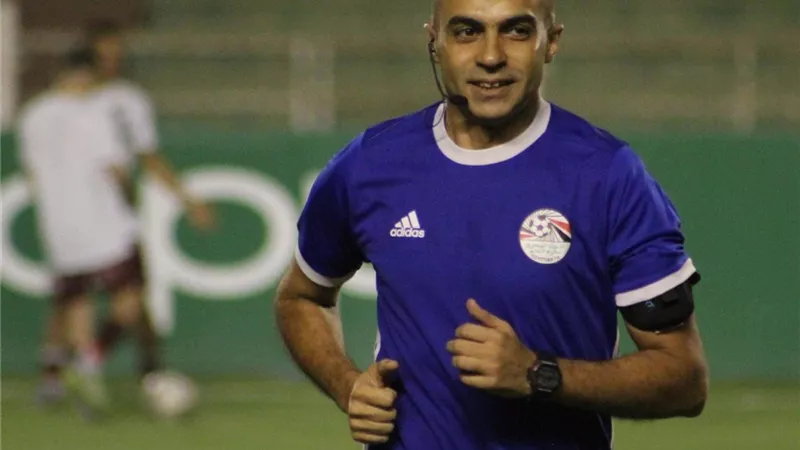 محمد صلاح عبد الفتاح يعتزل التحكيم بسبب مجاملات معسكر الVAR