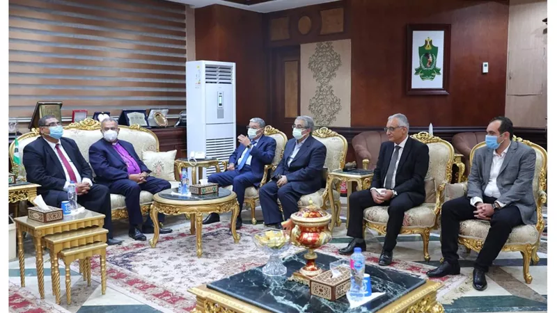 بحث جهود التنمية والمشاركة المجتمعية فى لقاء محافظ المنيا ورئيس الإنجيلية