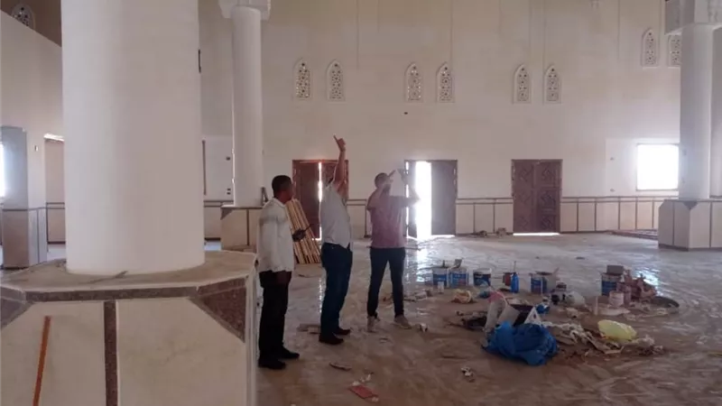 رئيس مدينة طور سيناء يتابع الاعمال والتشطيبات النهائية بمسجد الروضة بمساحة 1700م