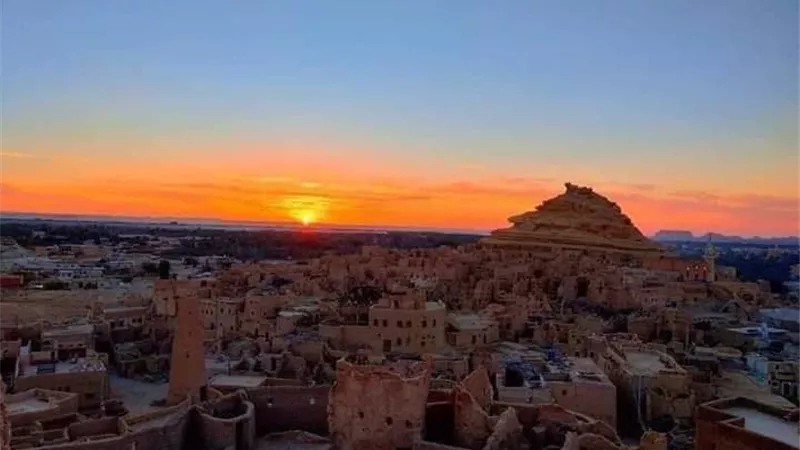 رئيس مركز ومدينة سيوة يستعرض الاستعدادات لاحتفالية 