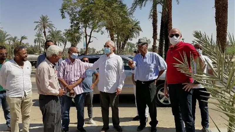 محافظ الأقصر يتفقد أعمال التطوير بطريقى المطار والكباش..صور