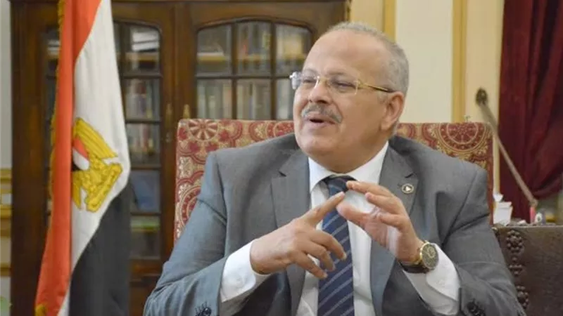 رئيس جامعة القاهرة يؤكد دخول الحرم الجامعي يقتصر على من تلقوا لقاح كورونا فقط