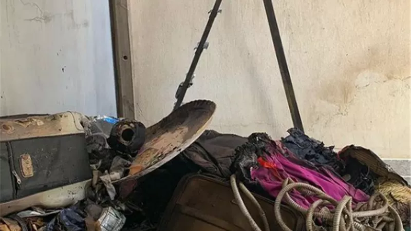 سيجارة تشعل النيران فى شقة شريف منير فى غيابه عن المنزل..صور
