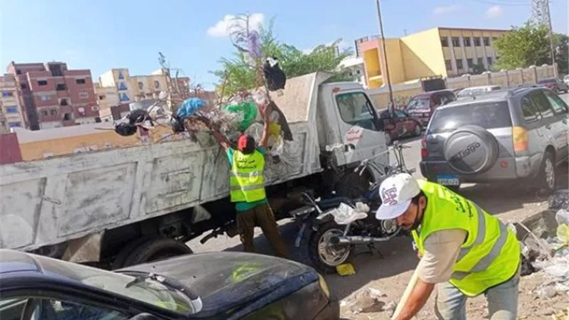 رفع ٢٢١٣ طن قمامة في الإسماعيلية استعدادا للدراسة..صور