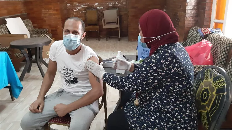 قافلة طبية بمركز شباب المدينة بالسويس للتطعيم بلقاح كورونا