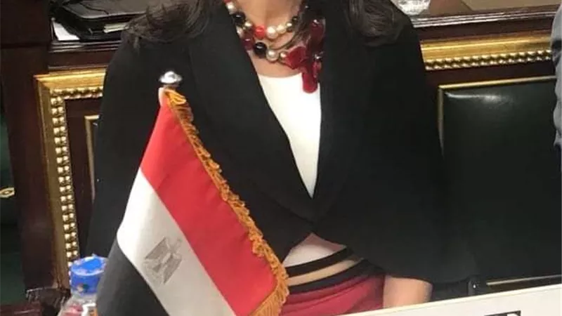 مايا مرسي: ماريان عازر نموذج نسائي نفخر به