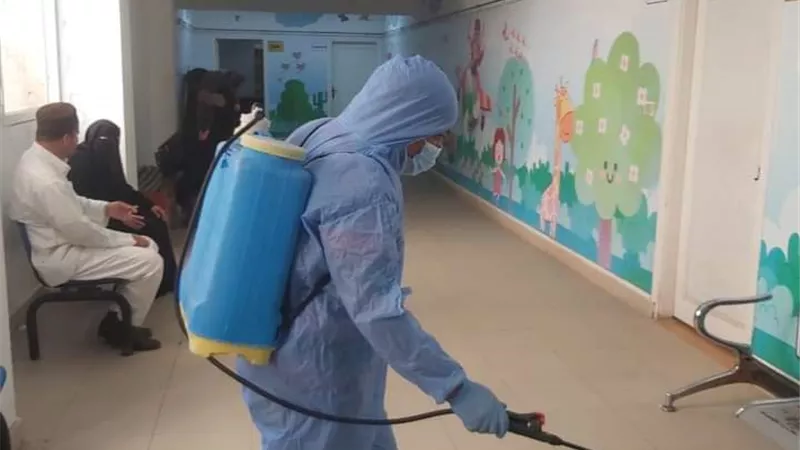 حملات تطهير وتعقيم مكثفة لجميع المنشآت بمطروح