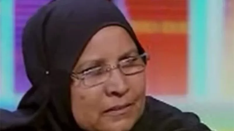 والدة البائع الفصيح تكشف موهبة ابنها في النحت ومساعدته لها في تربية إخوته.