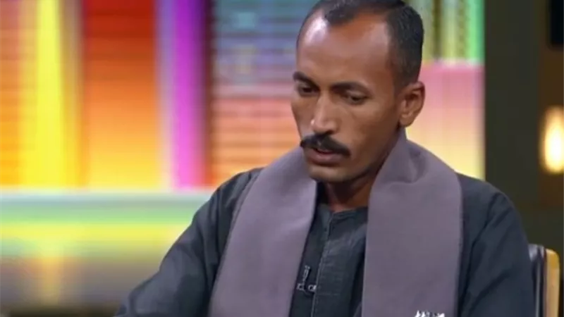 شقيق البائع الفصيح يروي كيف يقوم بتصنيع منتجاته ومن يساعده في العمل