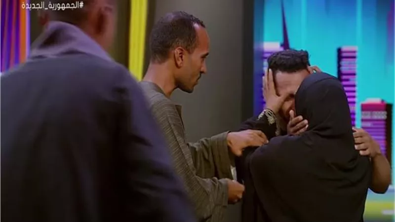 بالفيديو.. وزيرة التجارة والصناعة تتبنى موهبة «البائع الفصيح»
