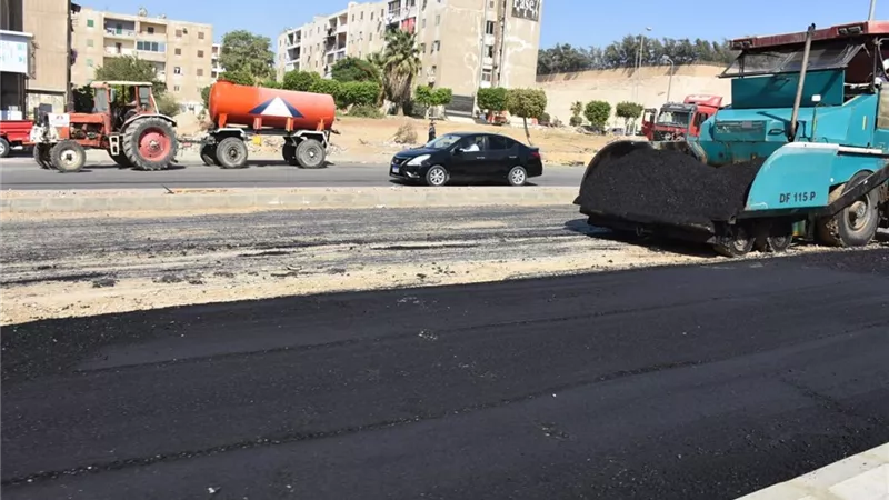 القاهرة الجديدة..تطوير منطقة الحزام الأخضر وتكثيف أعمال النظافة بالتجمع الثالث
