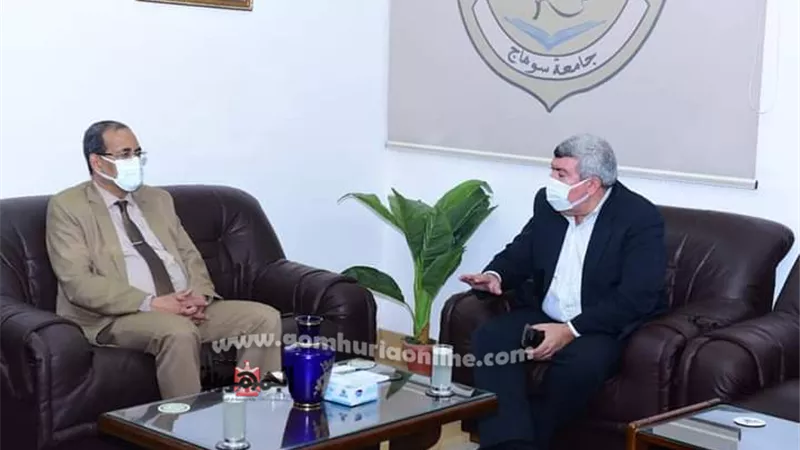 رئيس جامعة سوهاج يجتمع بالشركة الوطنية لمتابعة مشروعي المستشفي الجديد والجراحات التخصصية..صور