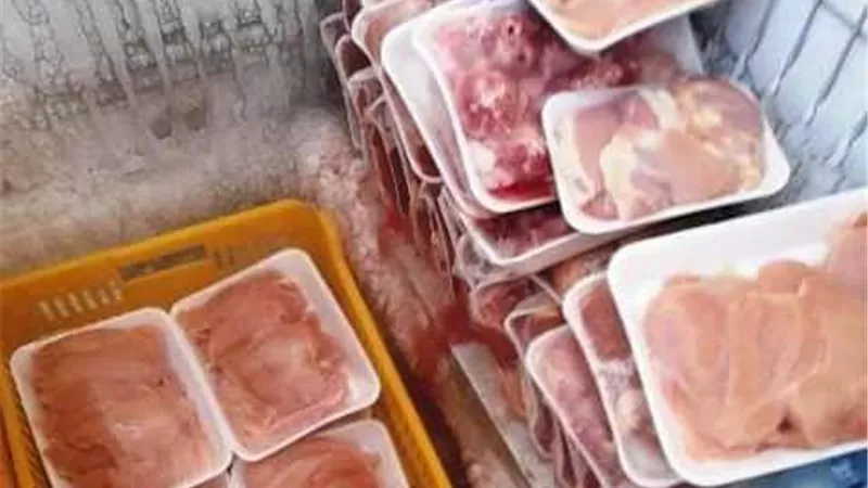 ضبط ربع طن فراخ ذبح خارج المجز ونصف طن عطارة منتهية الصلاحية و 3200 لتر بنزين امتناع عن بيع براس سدر وشرم الشيخ