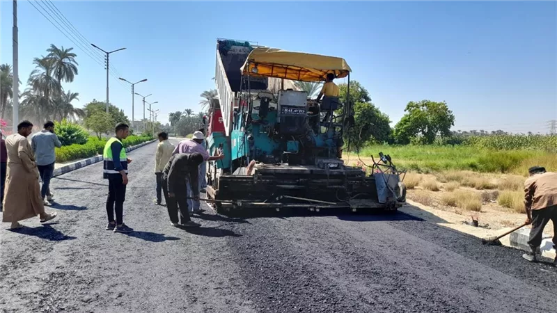 رئيس مركز الطود يتفقد أعمال الرصف وتبطين الترع جنوب الأقصر