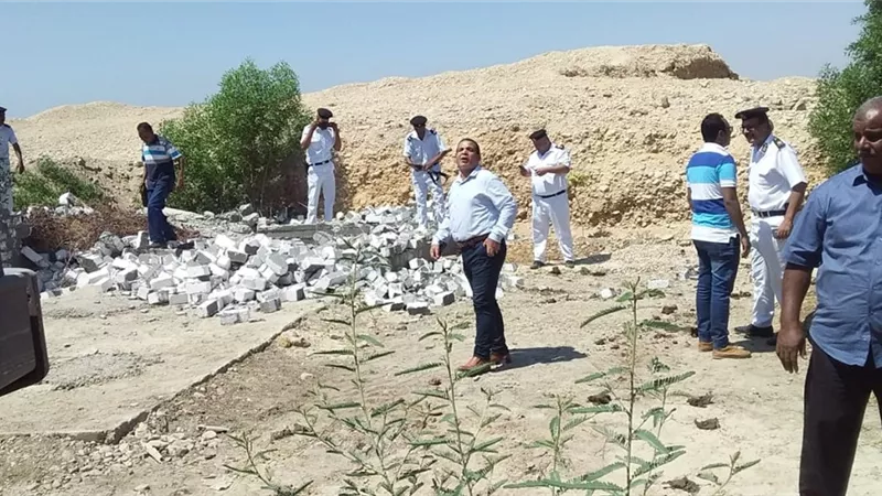 إزالة تعديات على مساحة ١٢٣ فدان من أراضى املاك الدولة بالزينية شمال الأقصر