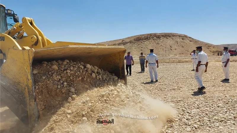 استمرار الموجة الـ 18 بمركز اسنا جنوب الأقصر بإزالة ٢٠ فدان تعديات على محطة صرف صحى