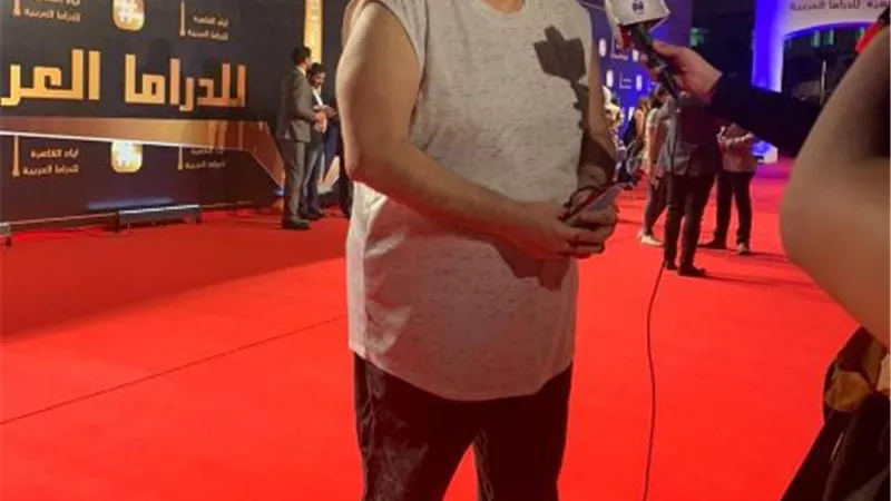 بالكاجوال .. عمرو يسرى على السجادة الحمراء