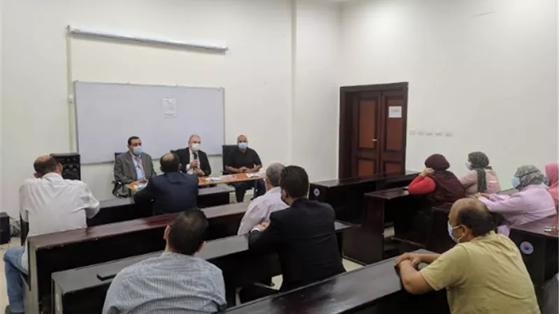رئيس جامعة بنى سويف التكنولوجية يلتقى أعضاء التدريس و العاملين
