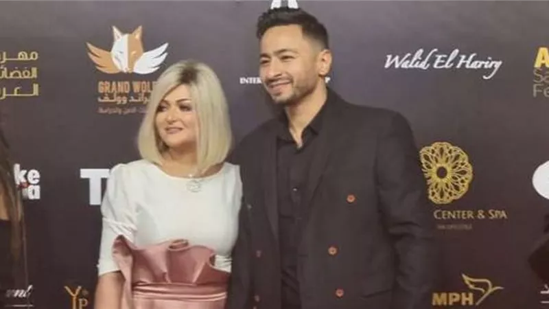 حمادة هلال وزوجتة يخطفان الاضواء فى احدث ظهور لهما.. صور
