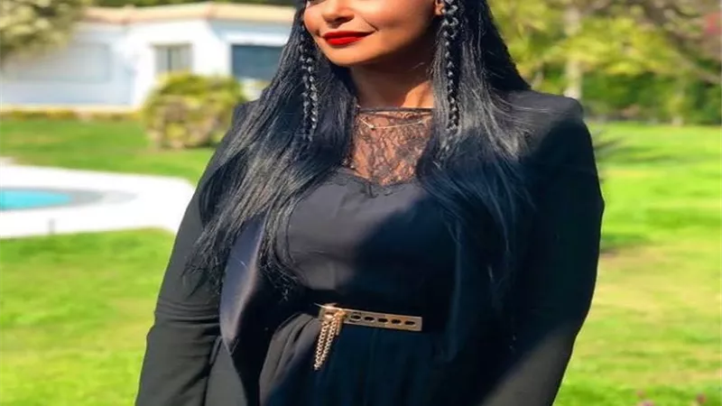 بالأسود .. إطلالة ساحرة لـ مروة الأزلى ..صور