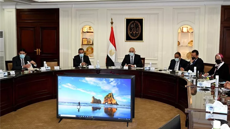 وزير الإسكان يبحث مخططات تنمية أراضى الساحل الشمالي الغربي