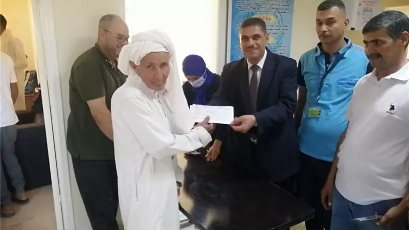 توزيع 700 فيزا كارت علي أسر الشهداء في قرية الروضة بشمال سيناء