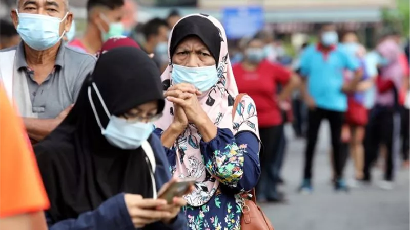 ماليزيا تسجل 14 ألفا و345 إصابة جديدة و376 وفاة بفيروس 