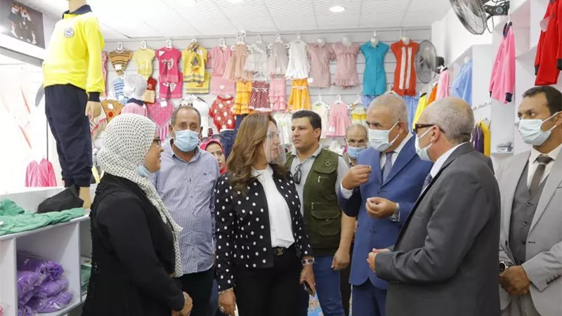 محافظ دمياط تفتتح منفذ بيع منتجات التعليم الفنى لتوفير الزى المدرسي..صور